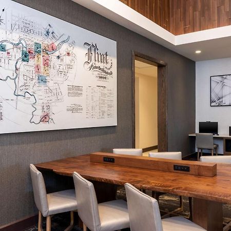 Hyatt Place Flint/Grand Blanc Bagian luar foto