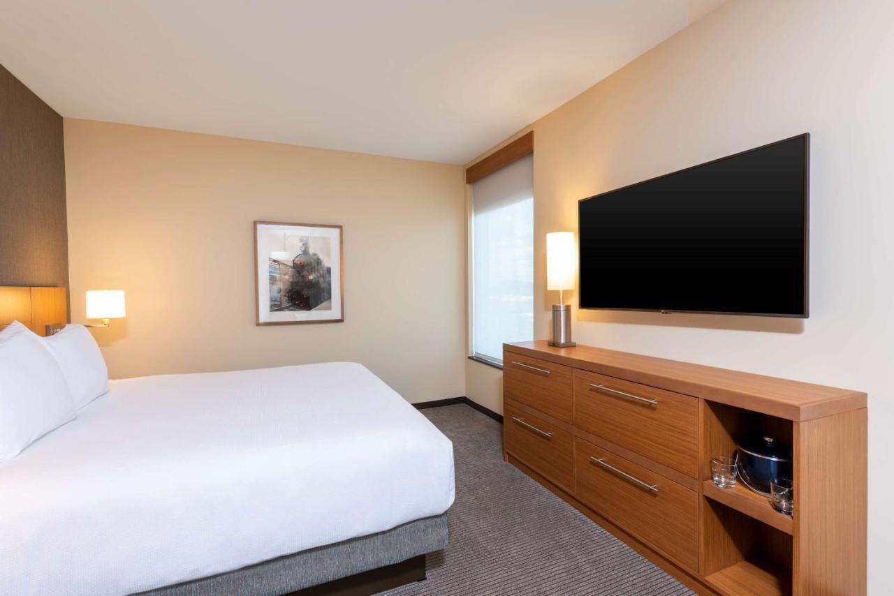 Hyatt Place Flint/Grand Blanc Bagian luar foto