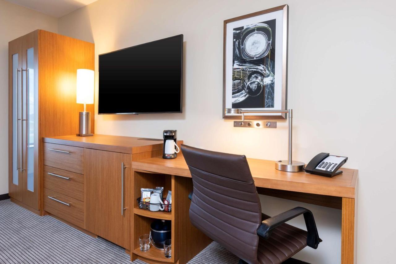 Hyatt Place Flint/Grand Blanc Bagian luar foto