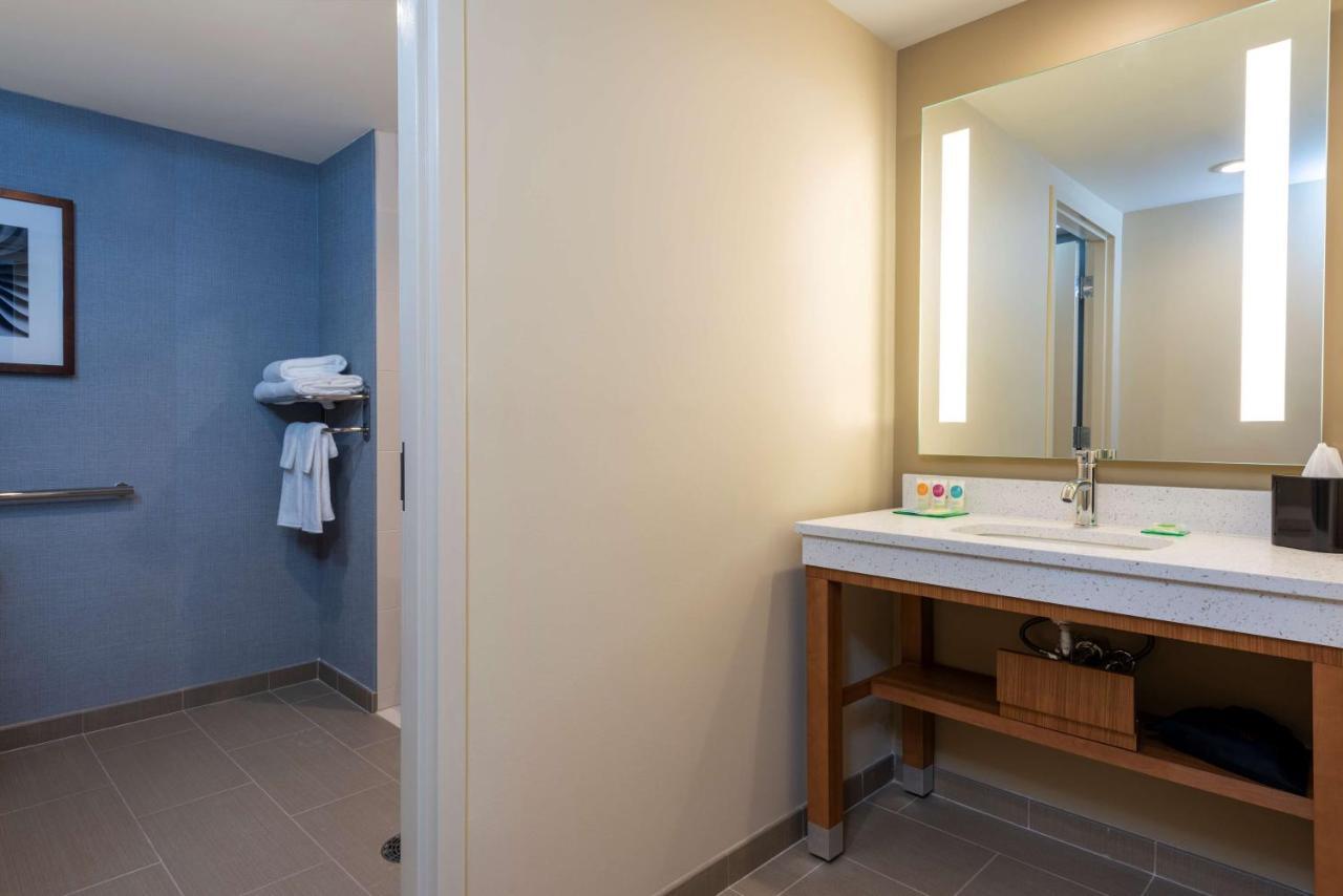 Hyatt Place Flint/Grand Blanc Bagian luar foto