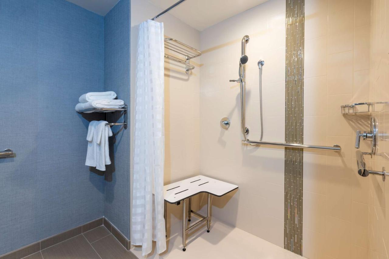 Hyatt Place Flint/Grand Blanc Bagian luar foto