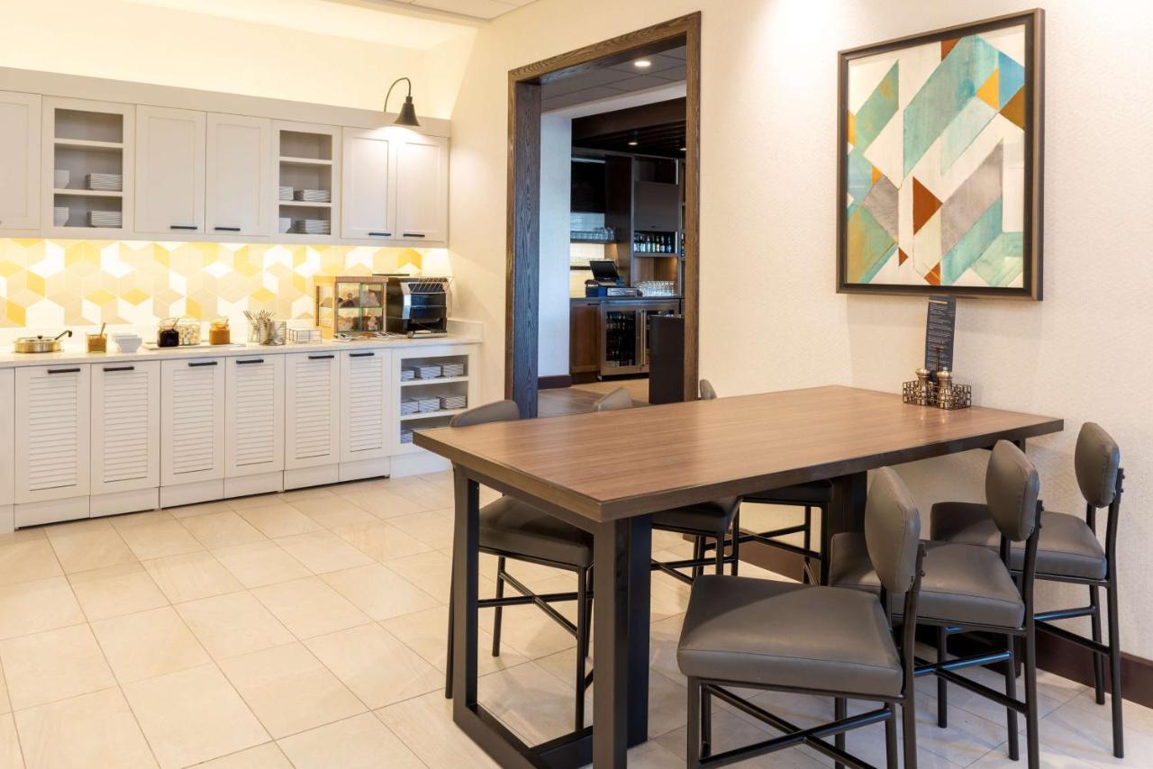 Hyatt Place Flint/Grand Blanc Bagian luar foto