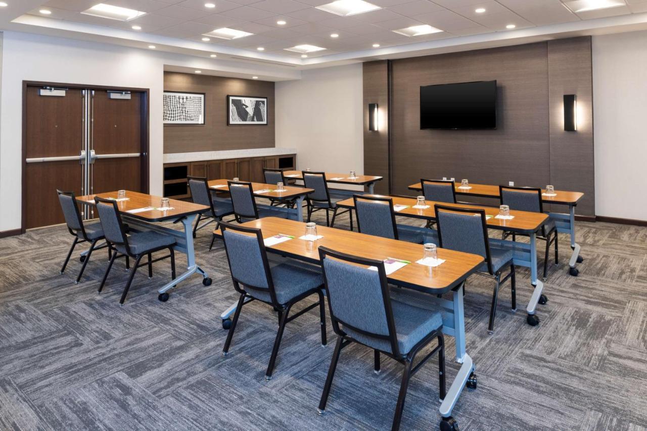 Hyatt Place Flint/Grand Blanc Bagian luar foto