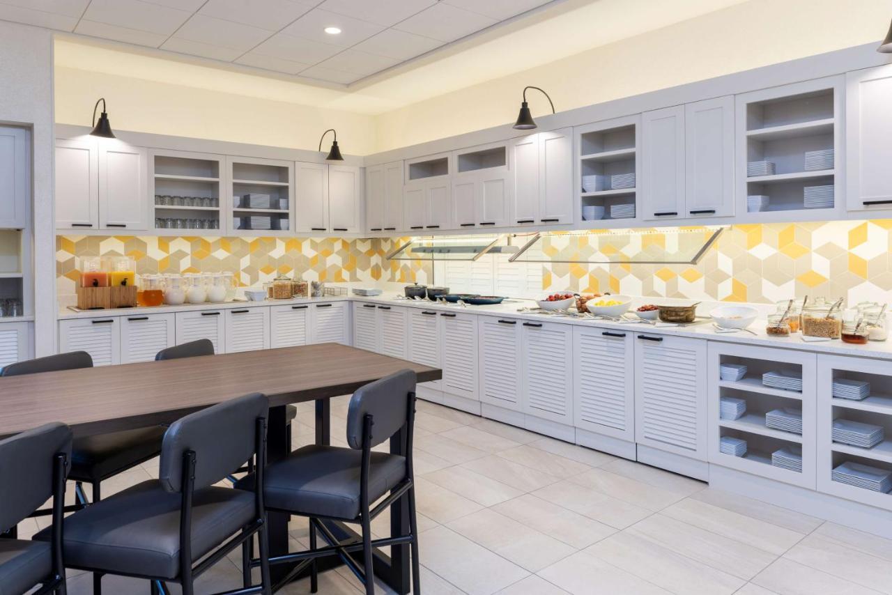 Hyatt Place Flint/Grand Blanc Bagian luar foto