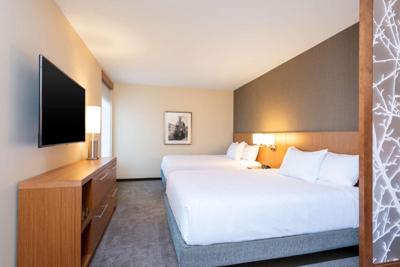 Hyatt Place Flint/Grand Blanc Bagian luar foto